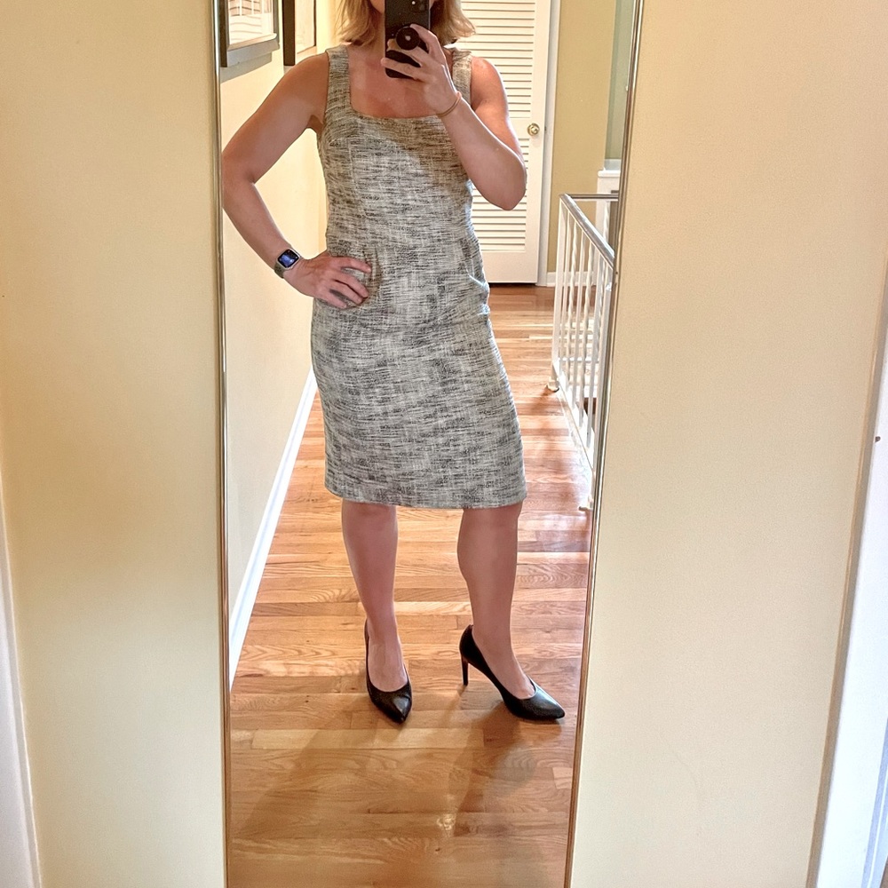 EUC Banana Republic Black and White Tweed Sleeveless Sheath Dress Size 10